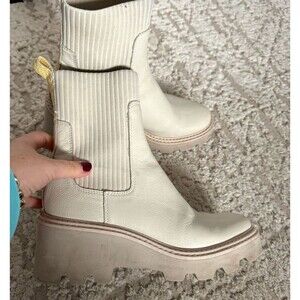 Dolce Vita Women’s  platform Hoven in ivory white  boots size 9.5